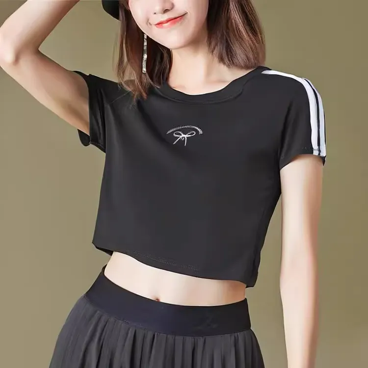 阿迪达斯2025夏季新款女装短款透气修身运动T恤JY7649