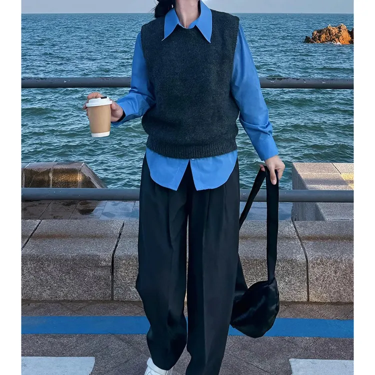 2025新款百搭老钱风女装蓝色翻领衬衫搭配针织马甲休闲裤三件套装