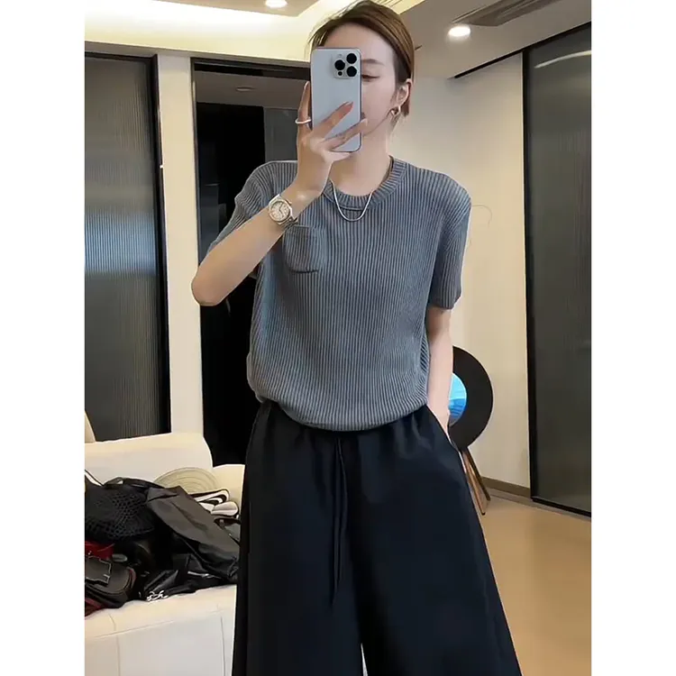 大码宽松别致设计感冰丝短袖T恤女夏季新款胖mm显瘦气质正肩上衣