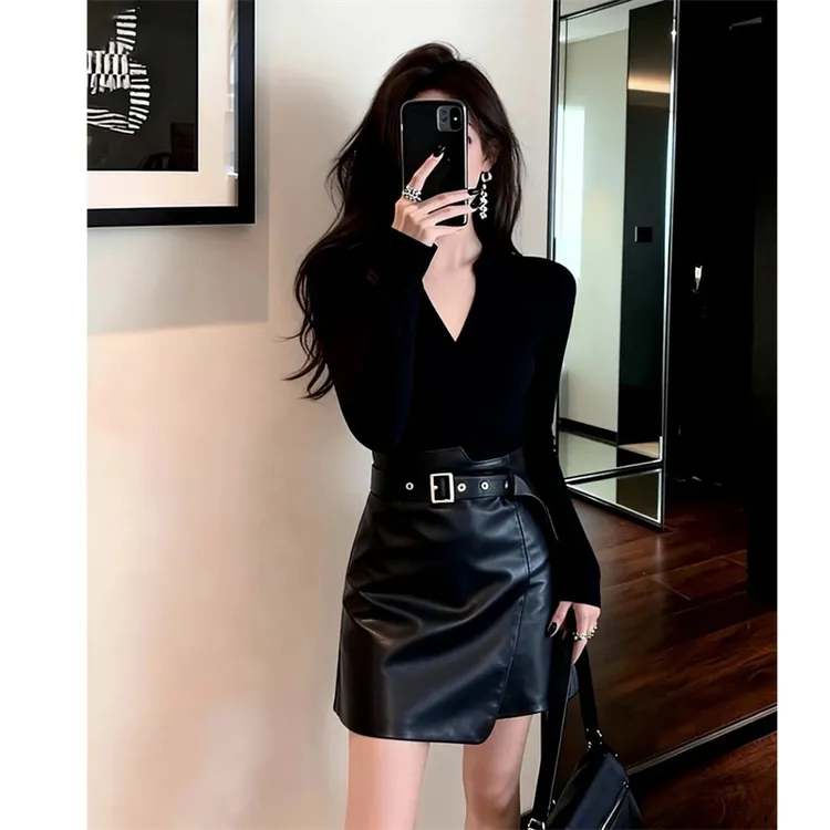 韩系纯欲风气质V领长袖针织衫女秋冬季新款黑色皮裙半身裙送腰带