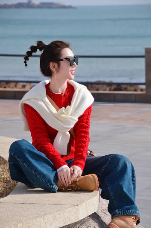 2026秋冬新款韩系气质新年红色针织开衫高腰阔腿牛仔裤两件套装