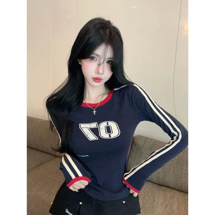 2025秋季印花时尚修身休闲撞色紧身长袖打底T恤女装高腰显瘦上衣