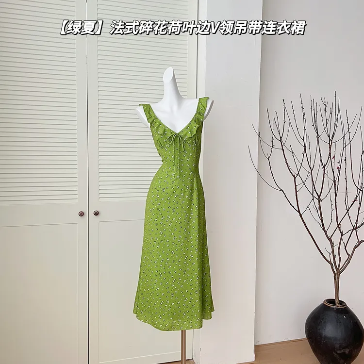夏季修身新款法式绿色碎花荷叶边V领吊带连衣裙女显瘦气质性感裙