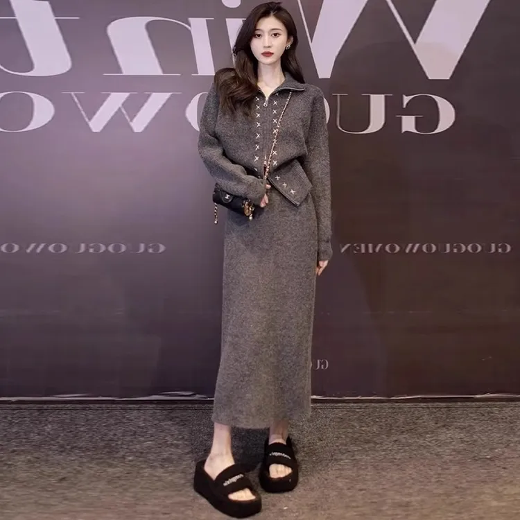 秋季穿搭一整套女2025新款时尚洋气设计感上衣搭修身半身裙两件套