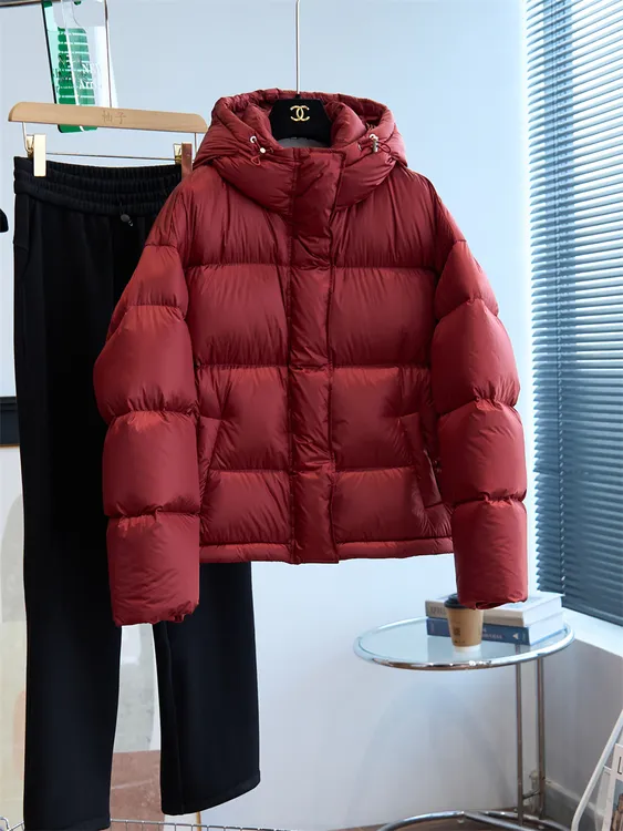 羽绒服女款冬季2025新款今年流行爆款轻薄白鸭绒短款连帽宽松外套