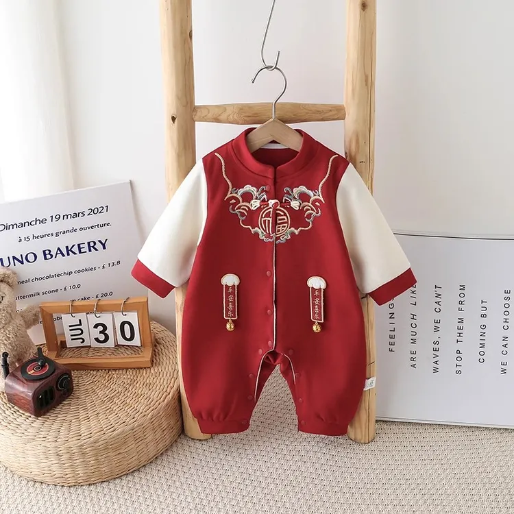 婴儿过年衣服春秋新款满月百天宝宝红色连体衣周岁抓周国风外出服