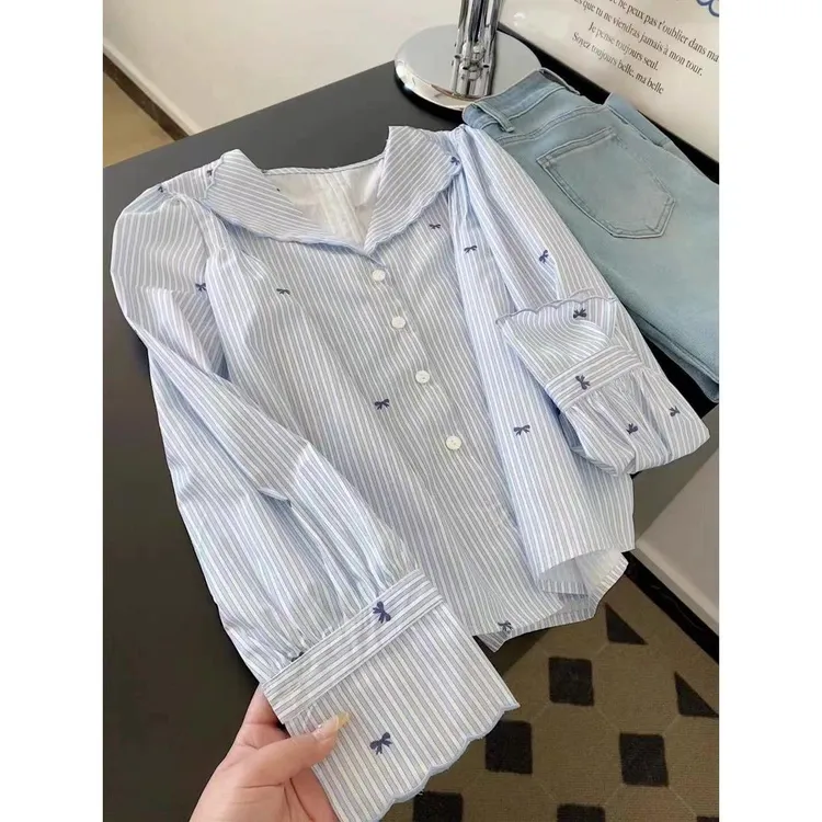 蓝色条纹泡泡袖衬衫女2025秋季新款法式复古刺绣设计感宽松上衣