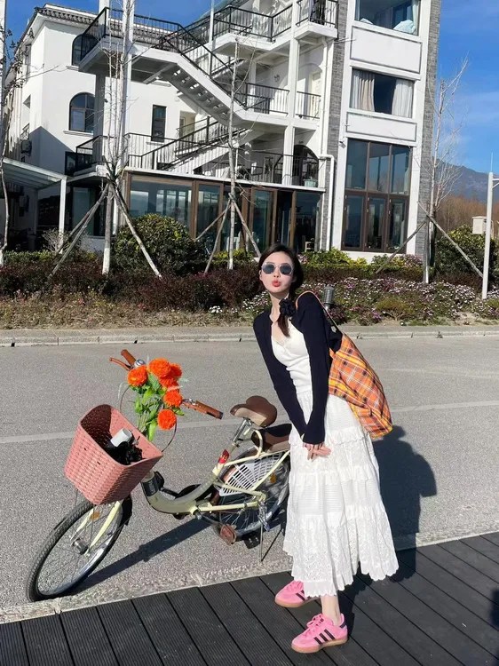 2025春季新款韩系藏青色针织开衫吊带背心温柔风蕾丝镂空半身裙