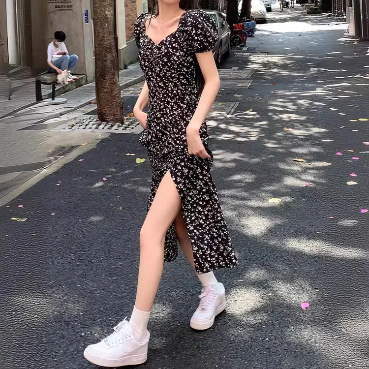 法式碎花连衣裙女春夏新款黑色高级感开叉长裙气质设计感小众茶歇