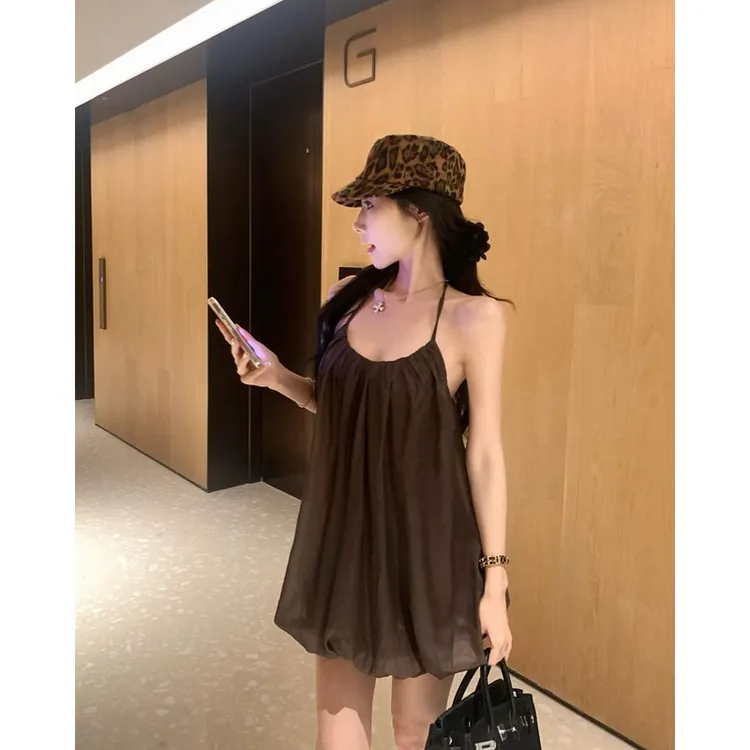 纯欲度假风挂脖系带连衣裙女夏季新款露背性感显瘦减龄吊带短裙