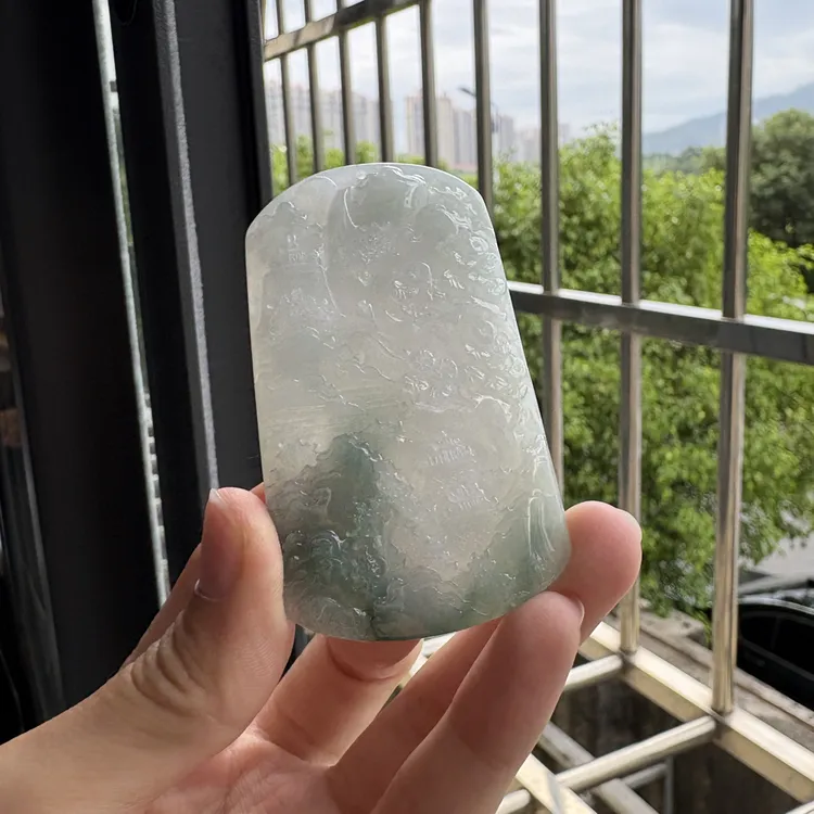 天然缅甸A货翡翠 细糯白底飘绿山水牌