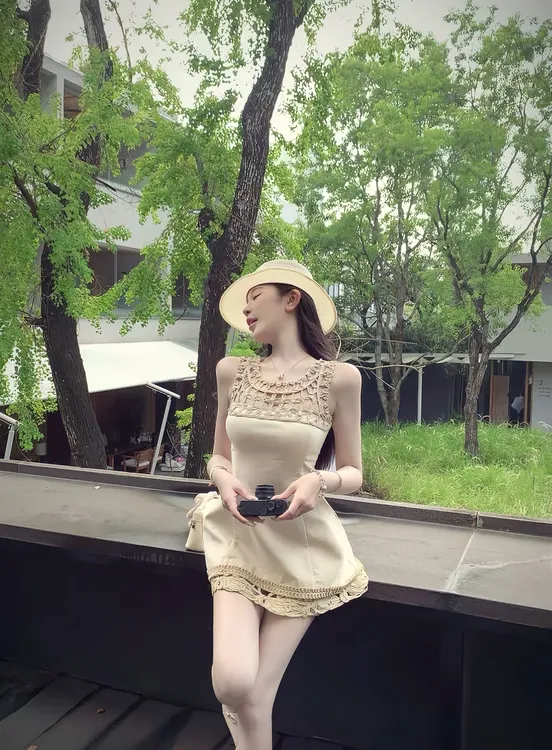 白茶月光 夏季新款财阀千金气质短款时尚出游约会性感纯欲连衣裙