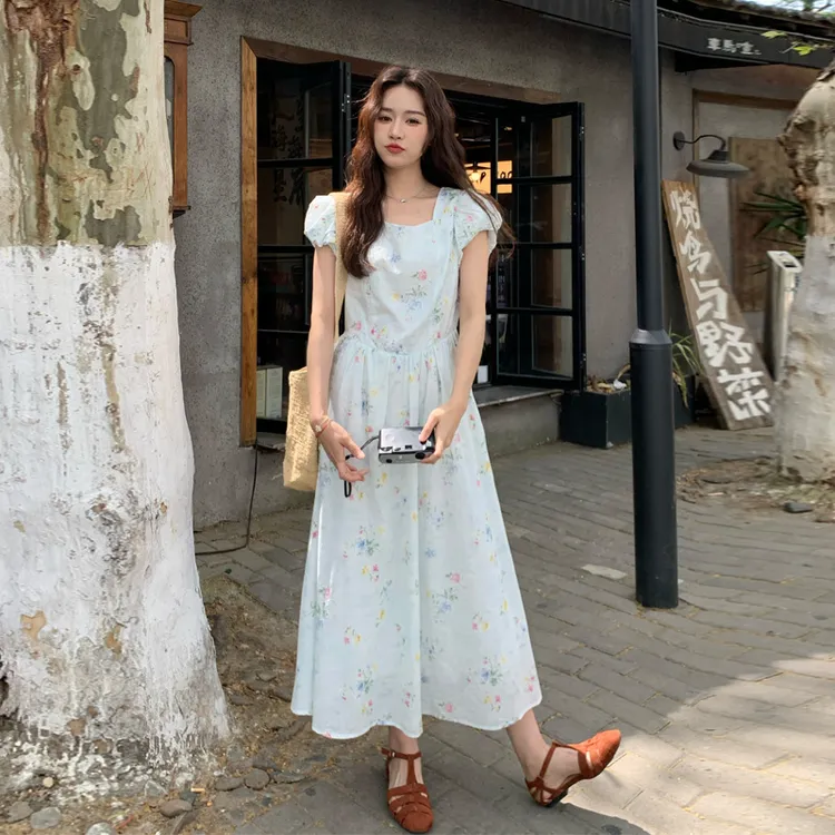 法式浪漫风连衣裙女2025夏季新款纯欲氛围感方领泡泡袖在逃公主裙