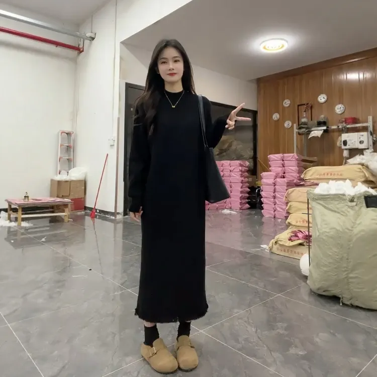 秋冬配大衣内搭中长款毛衣裙过膝加厚保暖宽松流苏针织打底连衣裙