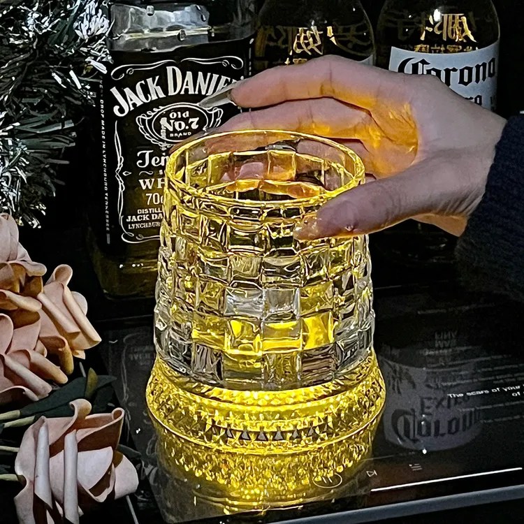 2026轻奢威士忌旋转酒杯转转杯微醺家用玻璃杯高级感会转的杯子