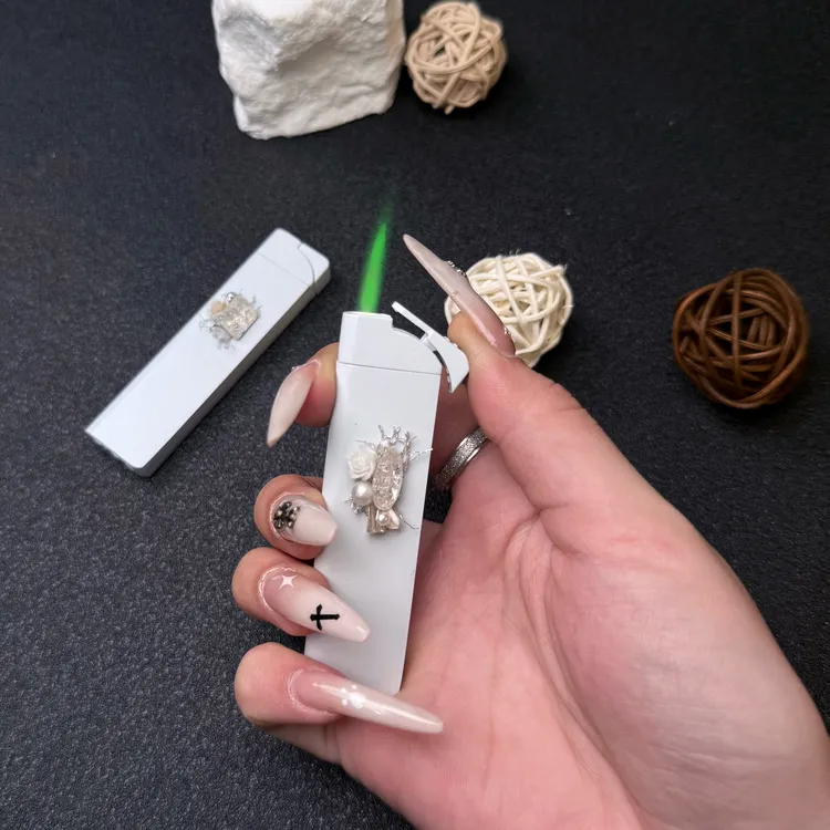 苏苏原创高颜值轻奢方糖钻绿焰防风充气打火机精致送男友情侣礼物