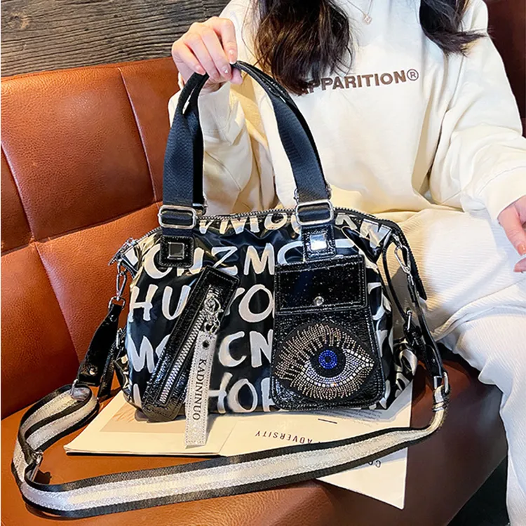新款2025时尚大容量字母镶钻手提包女包百搭洋气单肩斜挎包旅行包