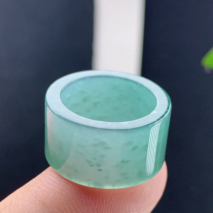 戒指内径17.5纯天然a货翡翠老坑冰种蓝绿色素面轮胎宽扳指环尾戒