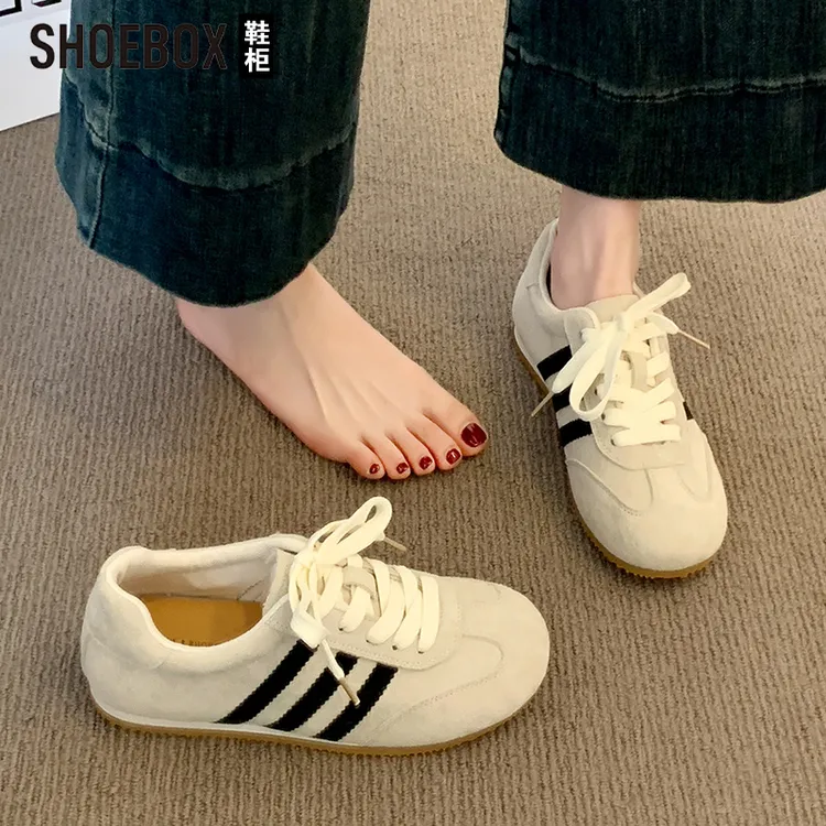 达芙妮集团旗下小白鞋女款2025新款爆款平底阿甘德训鞋运动休闲鞋