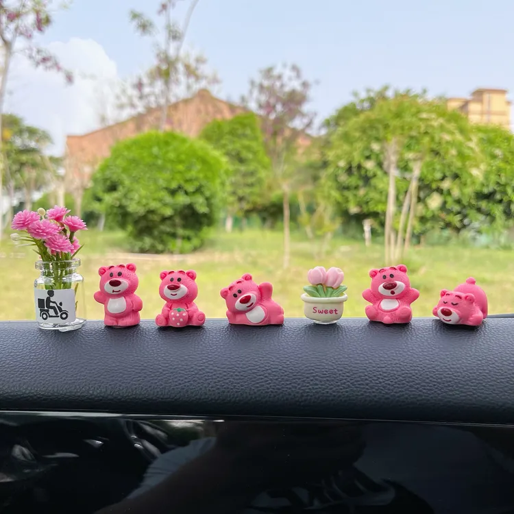 爆款可爱草莓熊车载摆件汽车车内装饰品萌趣创意车品微景观饰品