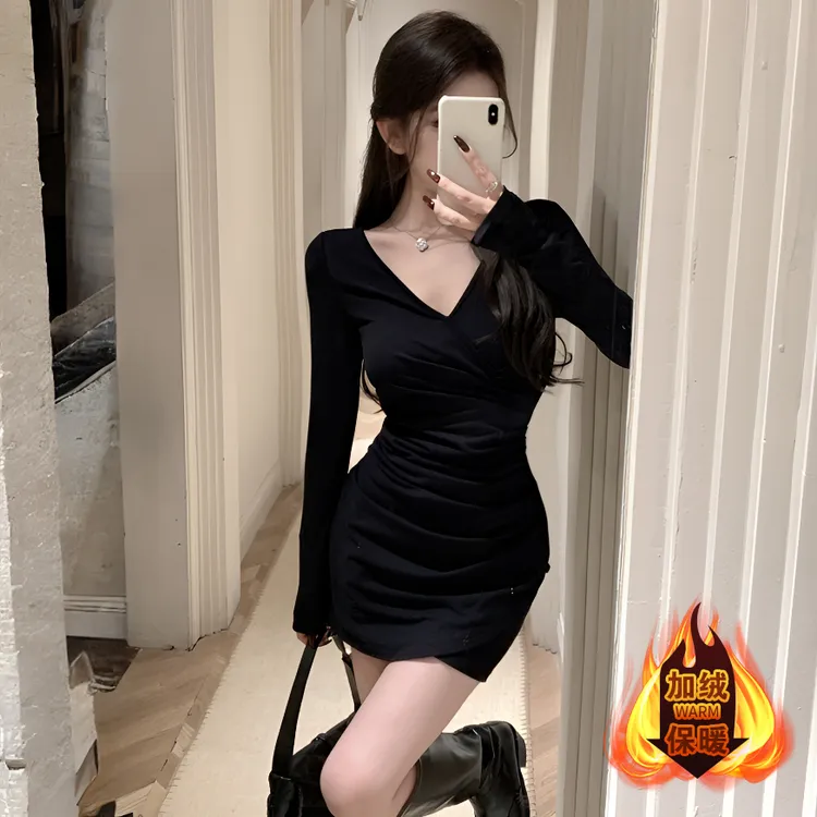 秋冬加绒辣妹风包臀连衣裙女黑色v领修身性感打底内搭小妈感短裙