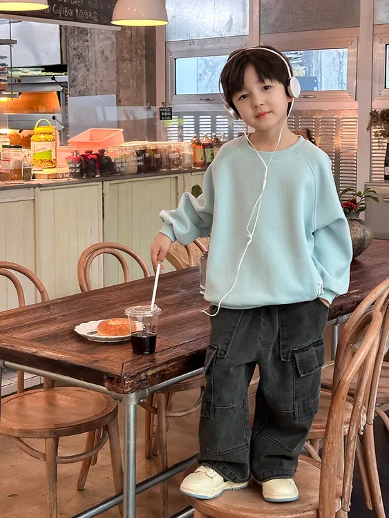 阿己鹿儿童2025秋气质宽松棉质上衣男女童韩版贴标口袋套头卫衣潮