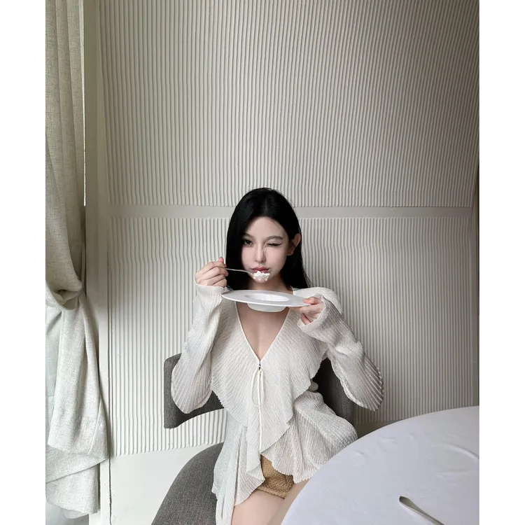 法式气质女神2025秋季新款时尚荷叶边针织开衫上衣配显瘦短裤套装