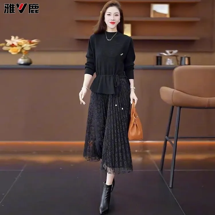 雅鹿针织连衣裙蕾丝女2025秋冬新款时髦洋气假两件配大衣打底裙子