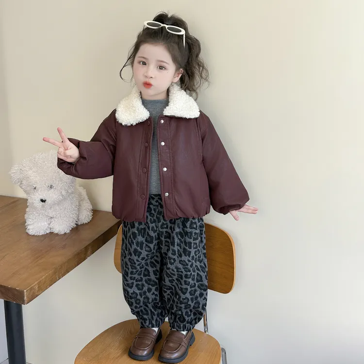 女童加绒皮衣外套韩版时髦百搭女宝冬季保暖加厚翻领冬款三件套