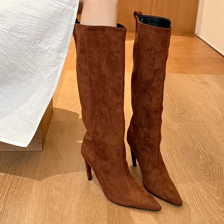 elingstudio 好美啊！氛围深棕尖头高跟长筒靴女秋季