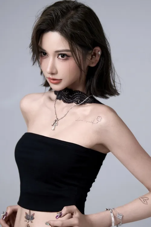 纯欲清冷感花边蕾丝挂脖背心女设计感小众显瘦上衣