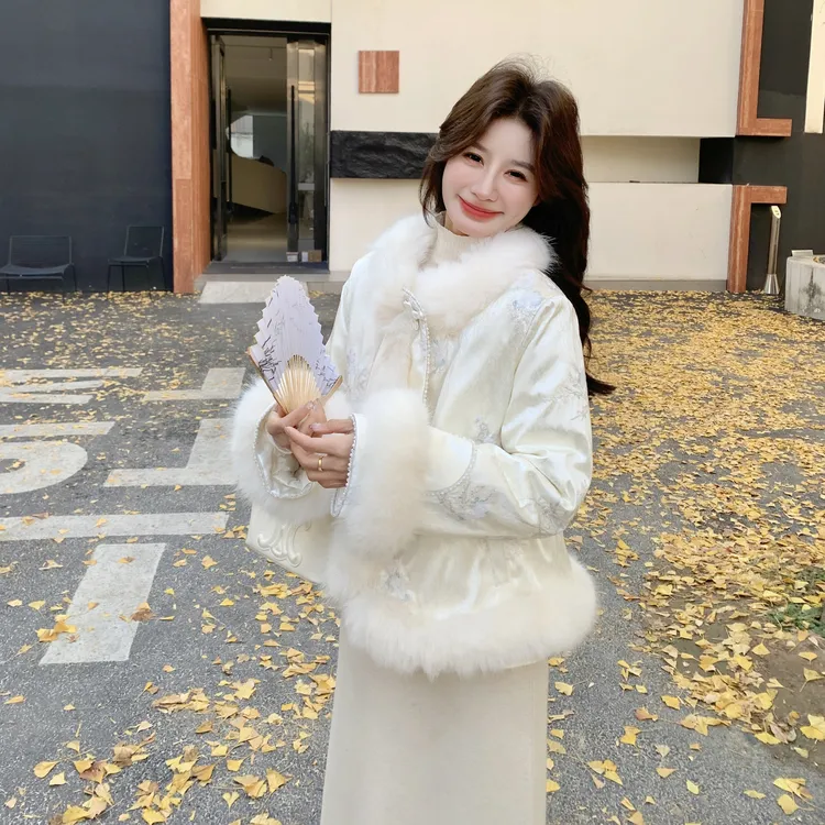 新中式亮片绣花毛毛拼接短款羽绒服女2025冬季新款千金风贵气外套