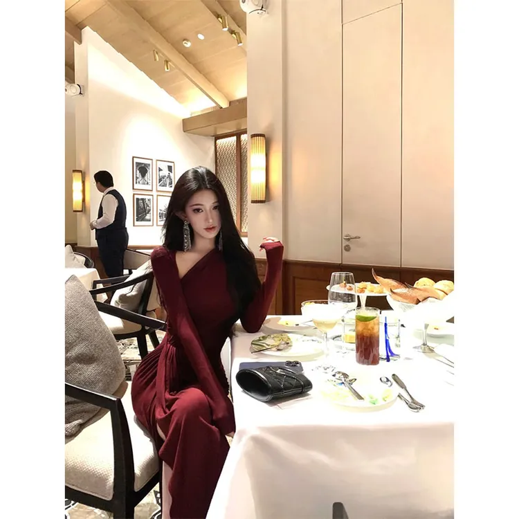 2025韩版设计感御姐风修身显瘦修身百搭气质时尚收腰a字连衣裙女 