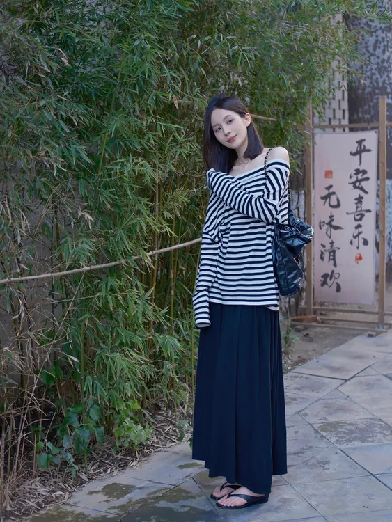 2025早秋新黑白条纹T恤女长袖一字斜领慵懒风露肩上衣百搭半身裙