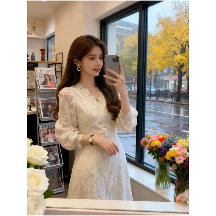 法式甜美温柔风蕾丝连衣裙女2025秋冬新款高级感收腰显瘦V领长裙