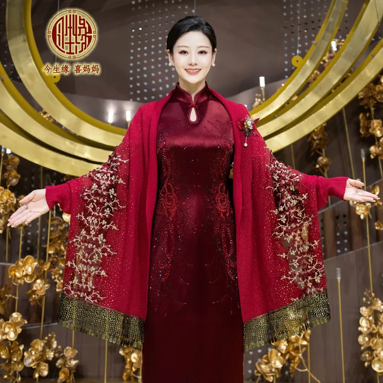 【今生缘】秋冬新款红色时尚喜百搭高档金丝保暖披肩带袖烫钻流苏