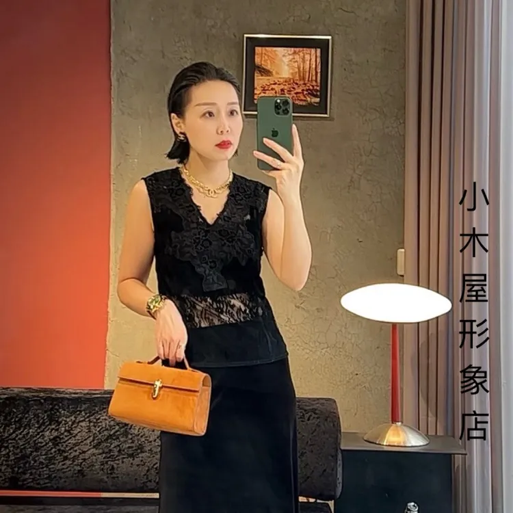 BIYE毕爷服饰·时尚气质显瘦小众早秋无袖镂空蕾丝上衣