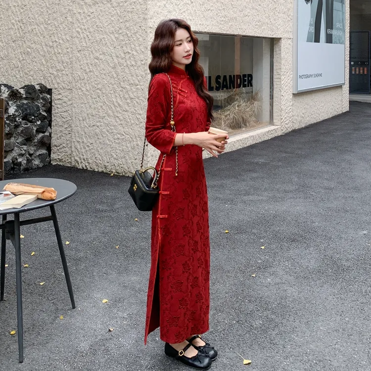新中式气质温婉时尚轻奢长裙女2025春秋新款高级感遮肉刺绣旗袍裙