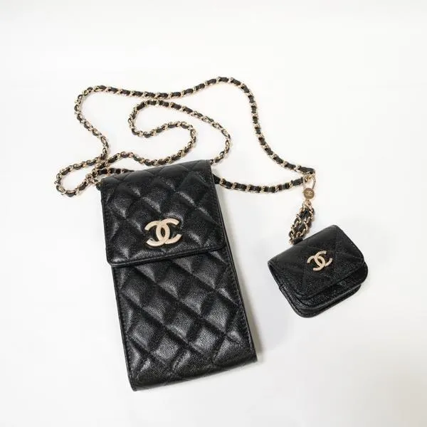 Chanel 荔枝皮手机耳机字母包