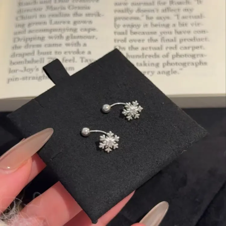 合金耳饰 mini雪花养耳洞耳钉轻奢耳洞耳钉简约众感秋冬2025新款