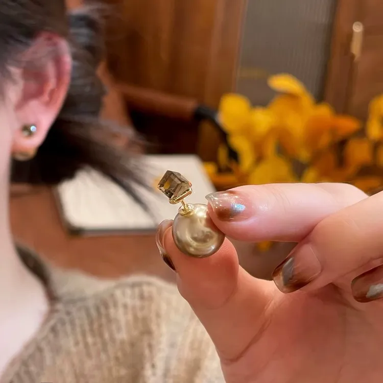 美拉德配饰两戴耳钉珠珠耳环2025新款爆款高级感法式秋冬气质耳饰