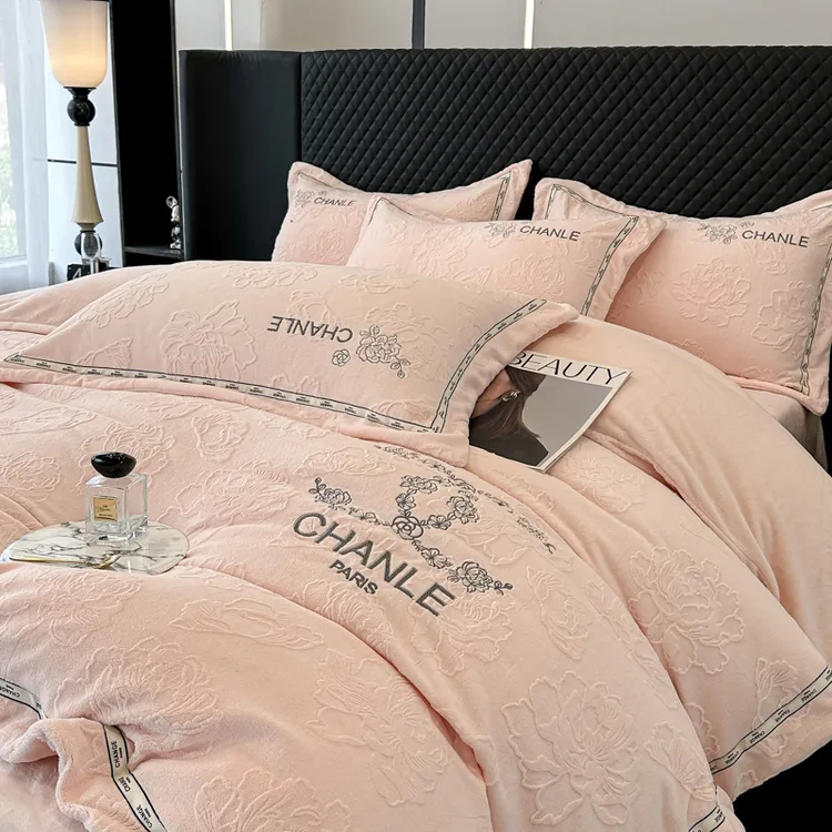 高端加秋冬加厚A类牛奶绒四件套高级感雕花被套双面保暖床上用品