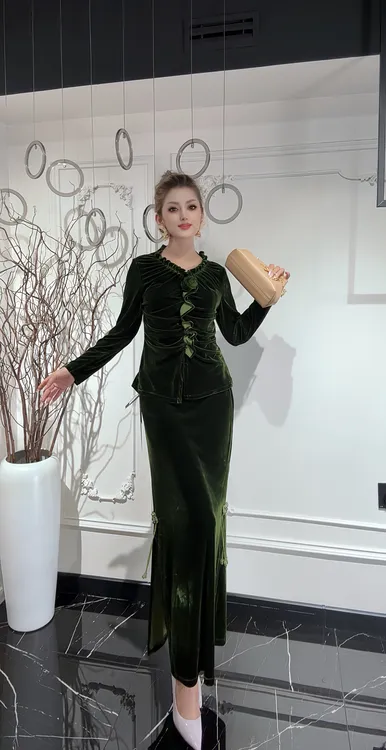 2025新款时尚长袖金丝绒套装