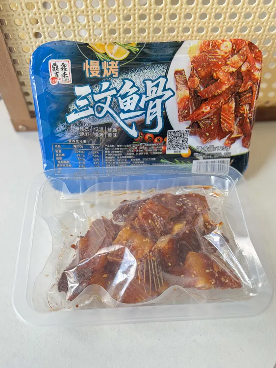 三文鱼鱼骨慢烤鱼骨熟零食下酒菜开袋即食酒店冷菜同款