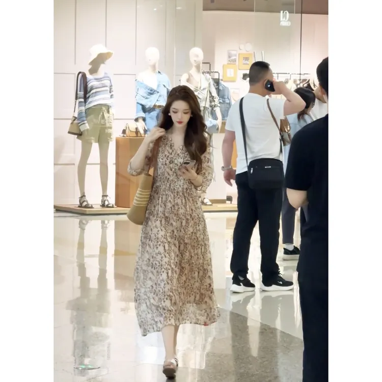 碎花气质连衣裙女2025夏季新款大码宽松显瘦法式洋气减龄长裙