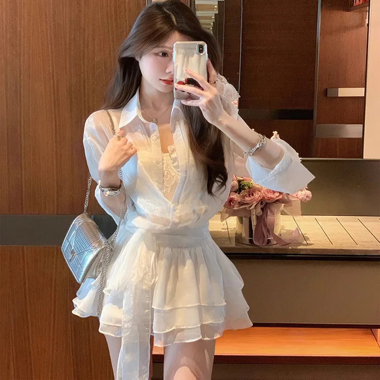 2025新款高级感纯欲显瘦白色衬衫裙内搭蕾丝抹胸连衣裙子套装女