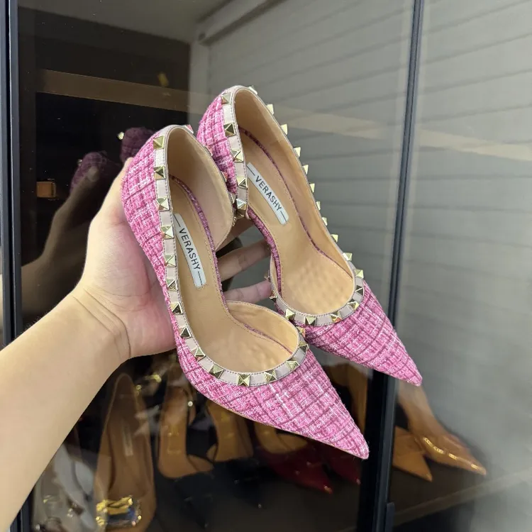 小香风2025新款高跟鞋气质高级不累脚细跟侧空铆钉性感尖头