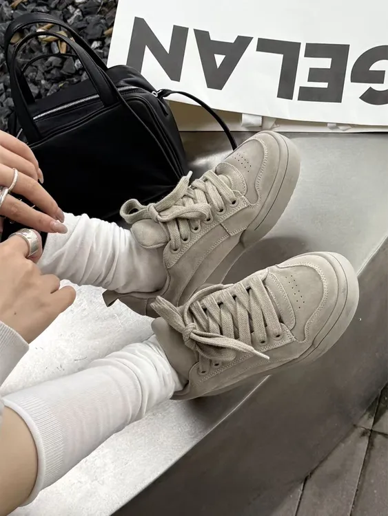 诗歌兰女鞋2025年秋季新款真皮厚底增高休闲板鞋女运动系带面包鞋