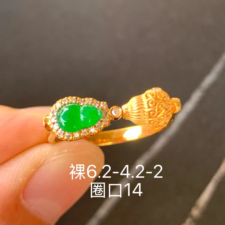 高冰满绿葫芦天然翡翠戒指 镶嵌精致 女生配饰