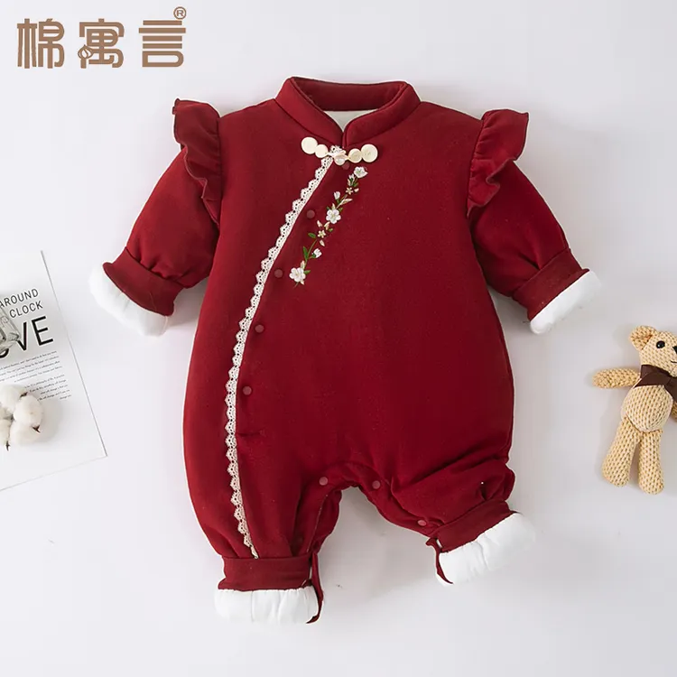 婴儿冬季连体衣夹棉满月宝宝礼服加厚哈衣可爱飞飞袖洋气红色爬服